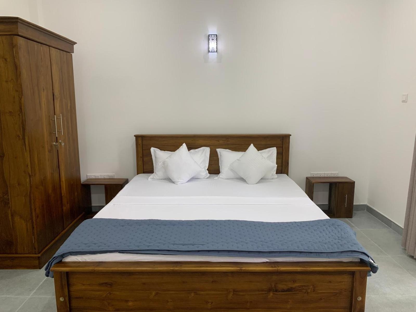 Sebastian Transit Villa With Free Shuttle Service To Airport Kotugoda Ngoại thất bức ảnh