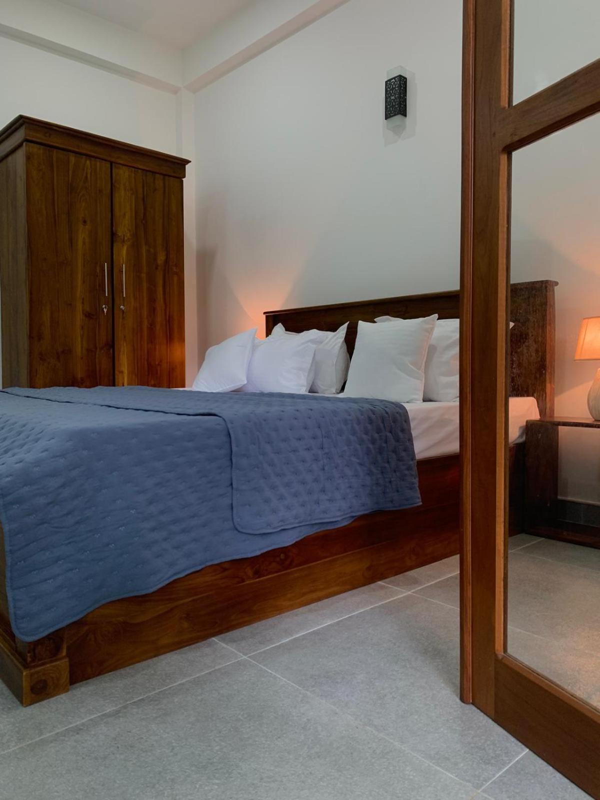 Sebastian Transit Villa With Free Shuttle Service To Airport Kotugoda Ngoại thất bức ảnh