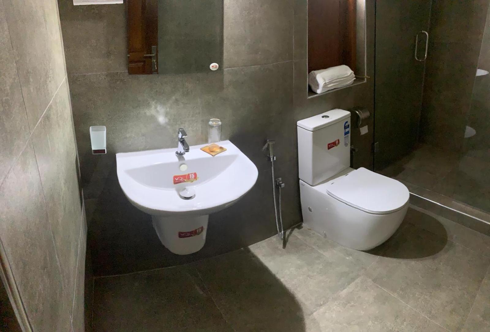 Sebastian Transit Villa With Free Shuttle Service To Airport Kotugoda Ngoại thất bức ảnh