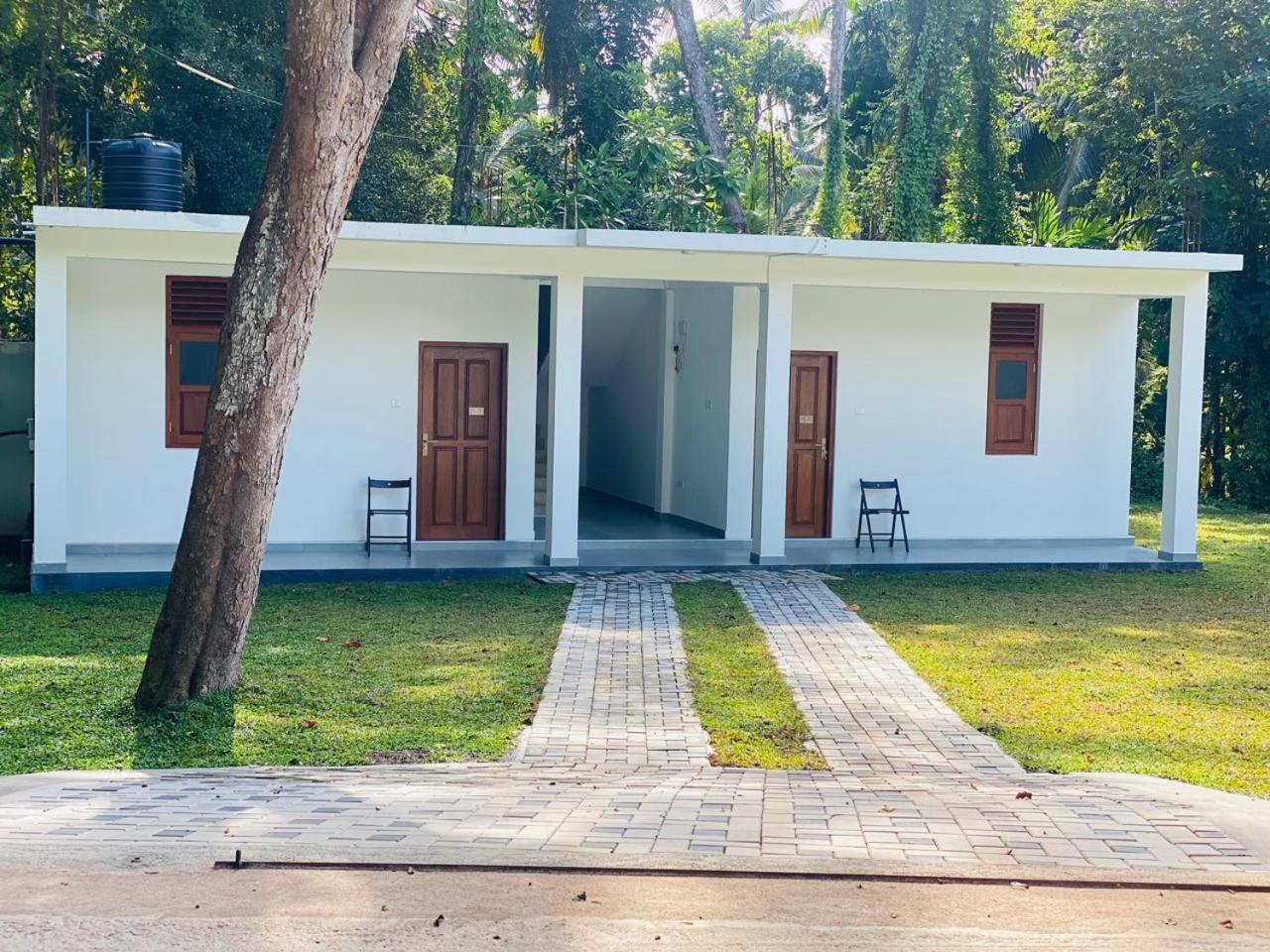 Sebastian Transit Villa With Free Shuttle Service To Airport Kotugoda Ngoại thất bức ảnh
